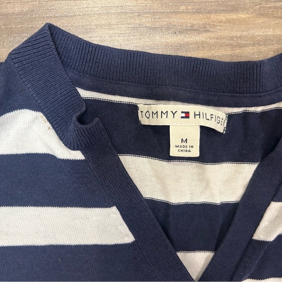 Tommy Hilfiger Y2K Blue and White V-Neck Sweater With Pockets - Picture 2 of 5